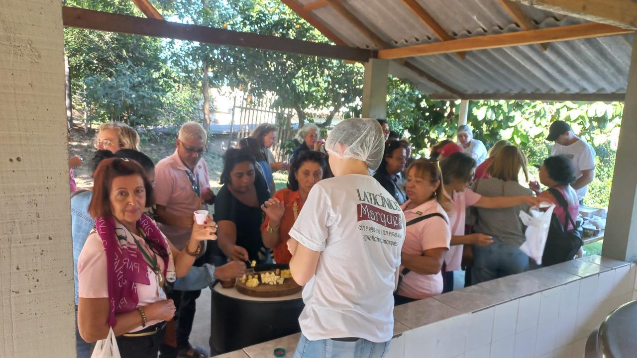 Guias de turismo fazem visita técnica na Rota da Ferradura, em Guarapari