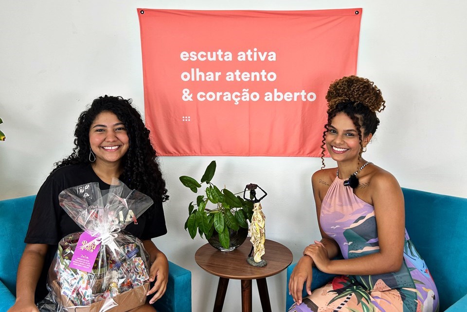 Jornalista de Guarapari cria podcast para ajudar meninas negras a lidar com desafios da vida adulta