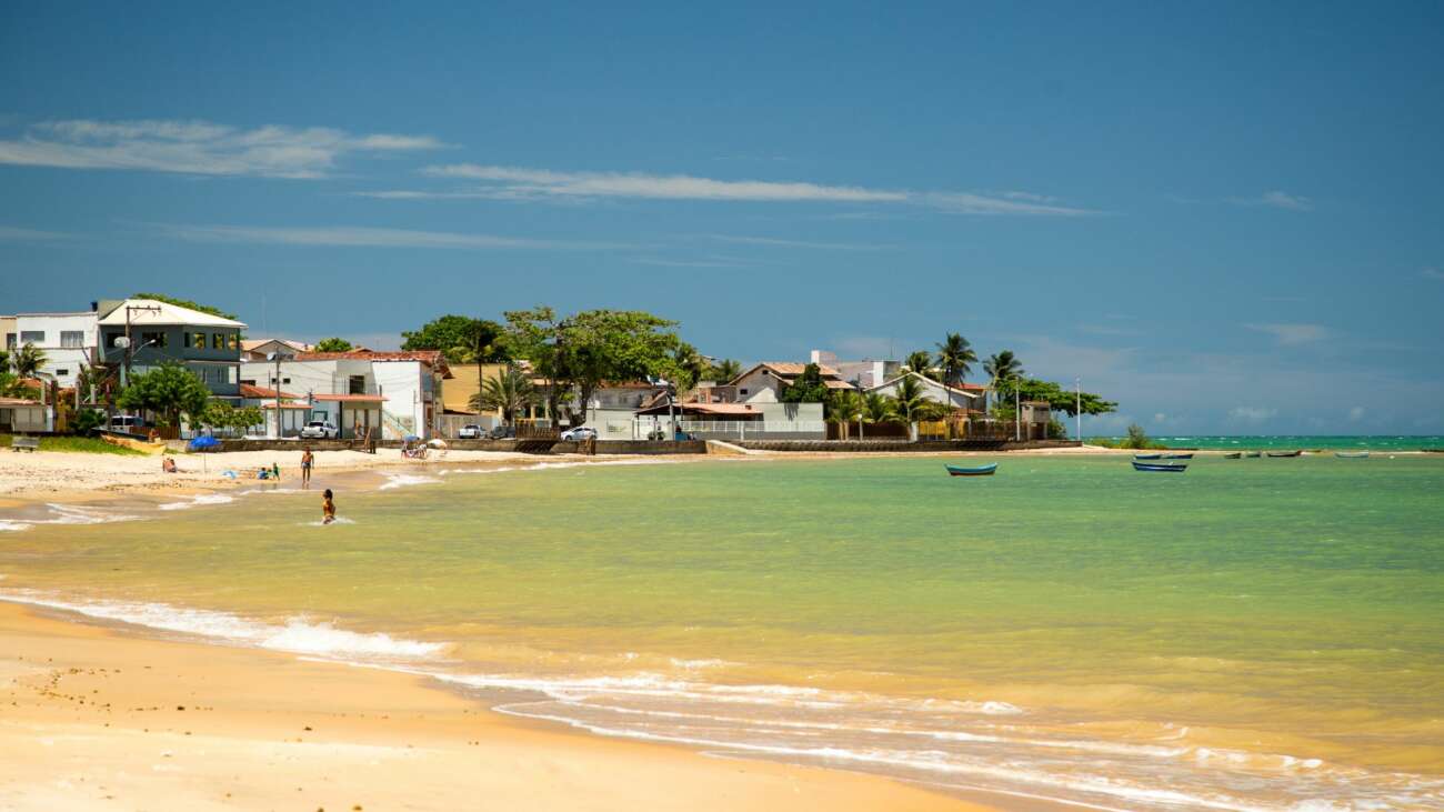 Praia de Parati, em Anchieta, recebe Festival Paratíso: Artes Sensoriais neste fim de semana