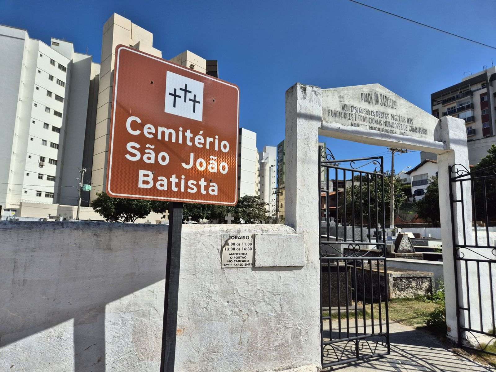 Faz Guarapari ser o que é: o cemitério que demorou 10 anos para ser inaugurado