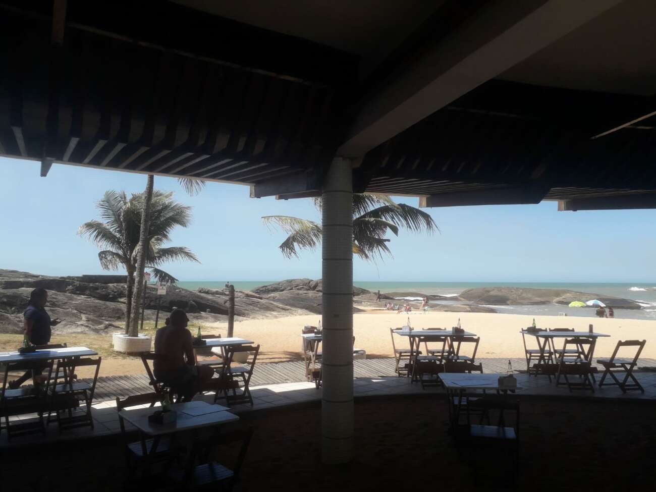 Coluna Dom Antônio: Praia dos Namorados de tão bela deixa qualquer um apaixonado