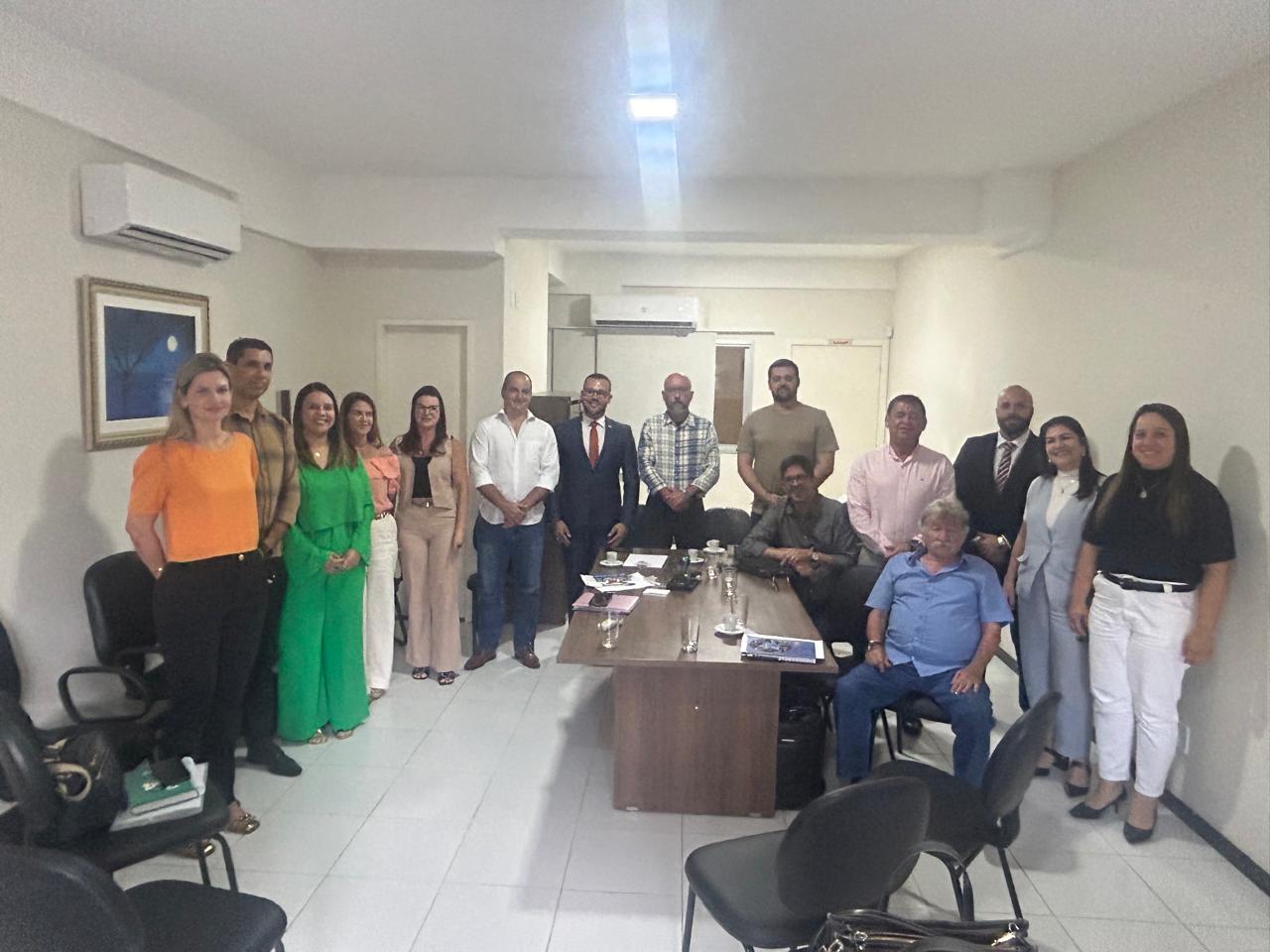 Primeiro encontro entre equipes de transição de Guarapari foca em saúde, educação e verão de 2025