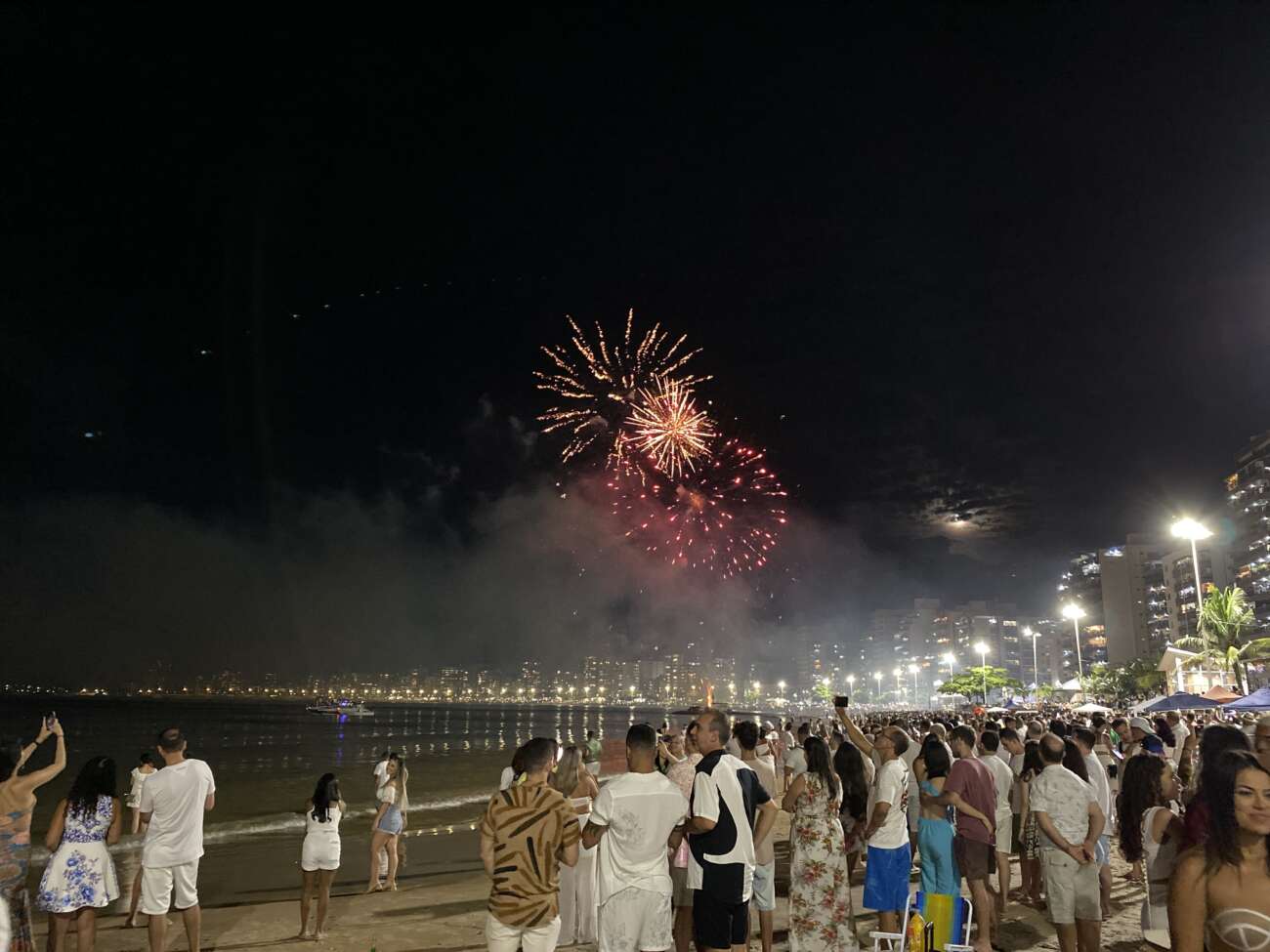 Guarapari espera quase 1 milhão de pessoas para o Réveillon; veja os locais com queima de fogos
