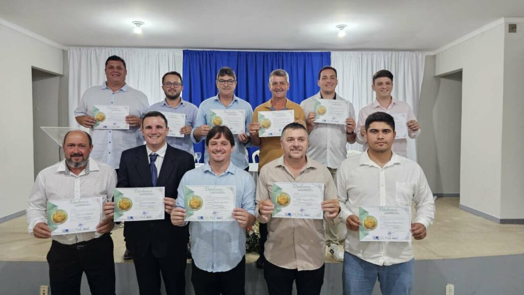 Prefeito eleito de Alfredo Chaves, Hugo Luiz Meneghel, é diplomado em cerimônia oficial 2 Vereadores eleitos diplomados