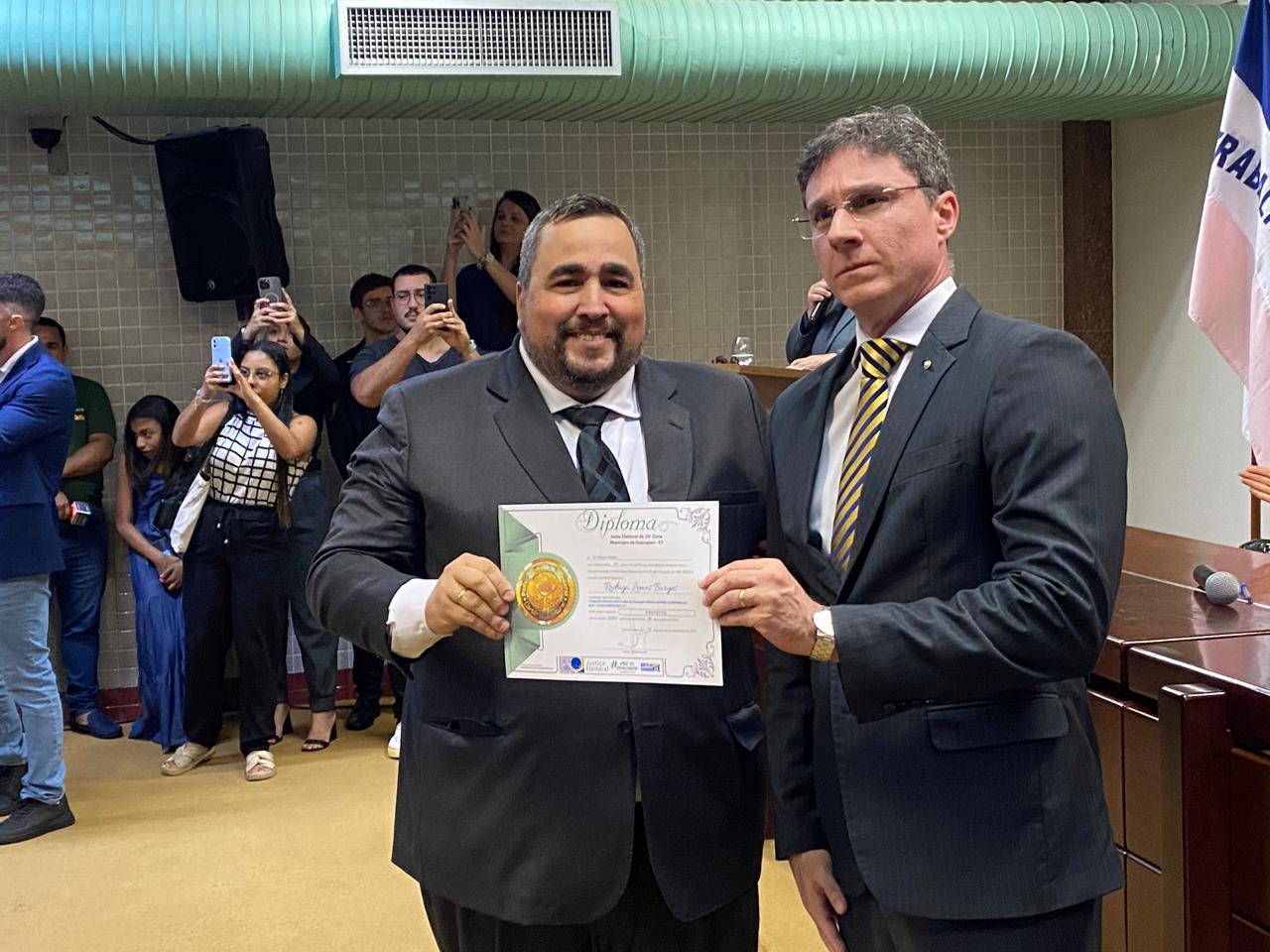 Rodrigo Borges e Tatiana Perim são diplomados como prefeito e vice de Guarapari