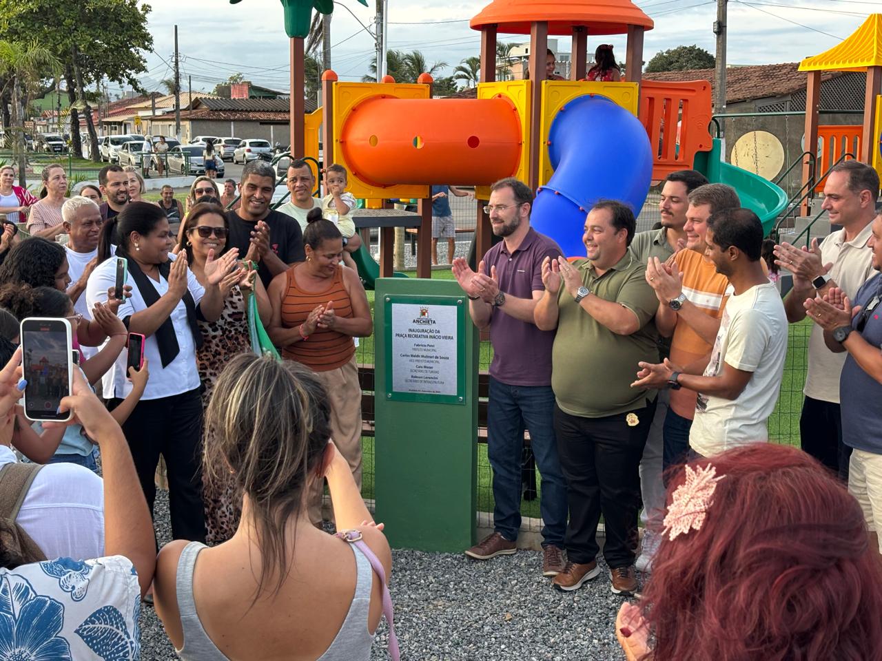 Prefeitura de Anchieta inaugura nova praça no bairro Vila Samarco