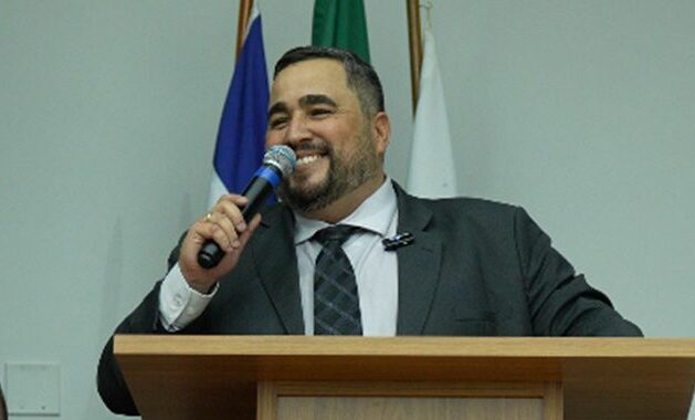 Rodrigo Borges toma posse e dedica mandato ao povo e funcionários públicos de Guarapari