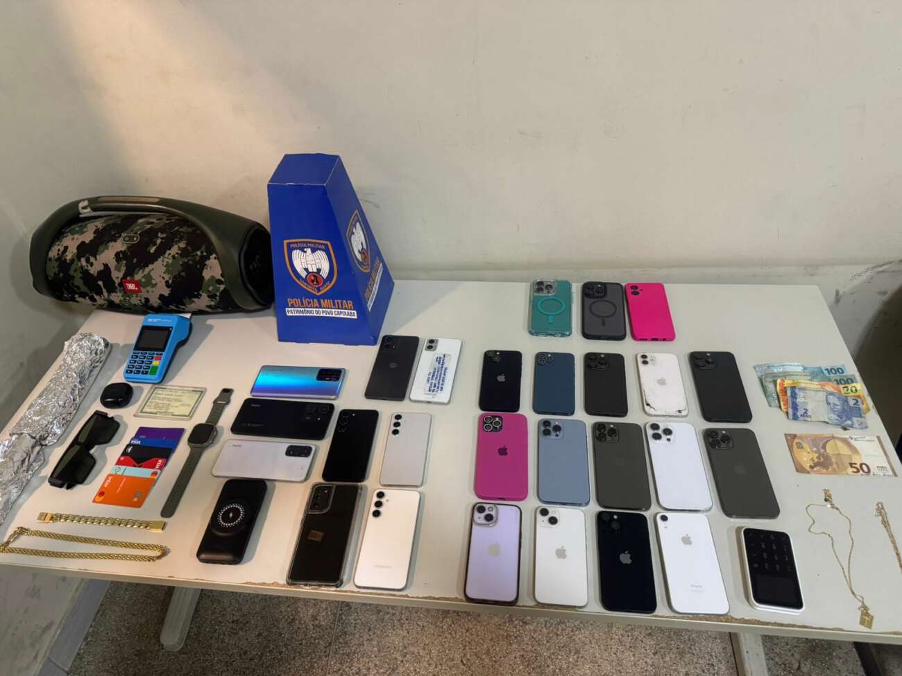 Polícia Militar recupera 26 celulares furtados durante show em Guarapari