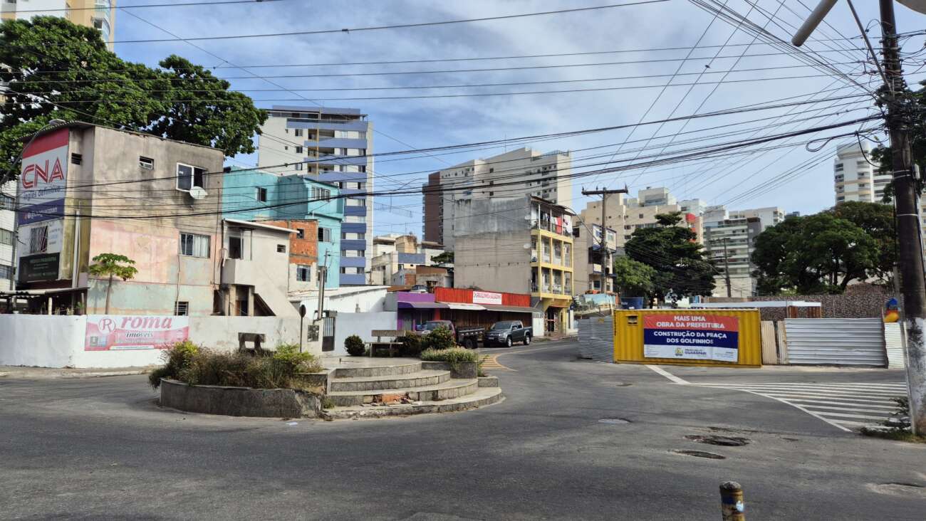 Coluna Dom Antônio: Alguém já passou na Praça dos Golfinhos recentemente? Eles sumiram, como outros símbolos!