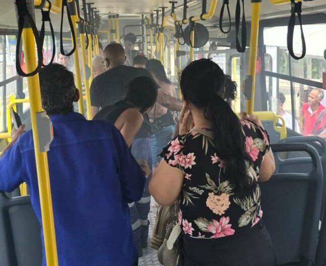 Celular pega fogo e assusta passageiros do Transcol em Guarapari