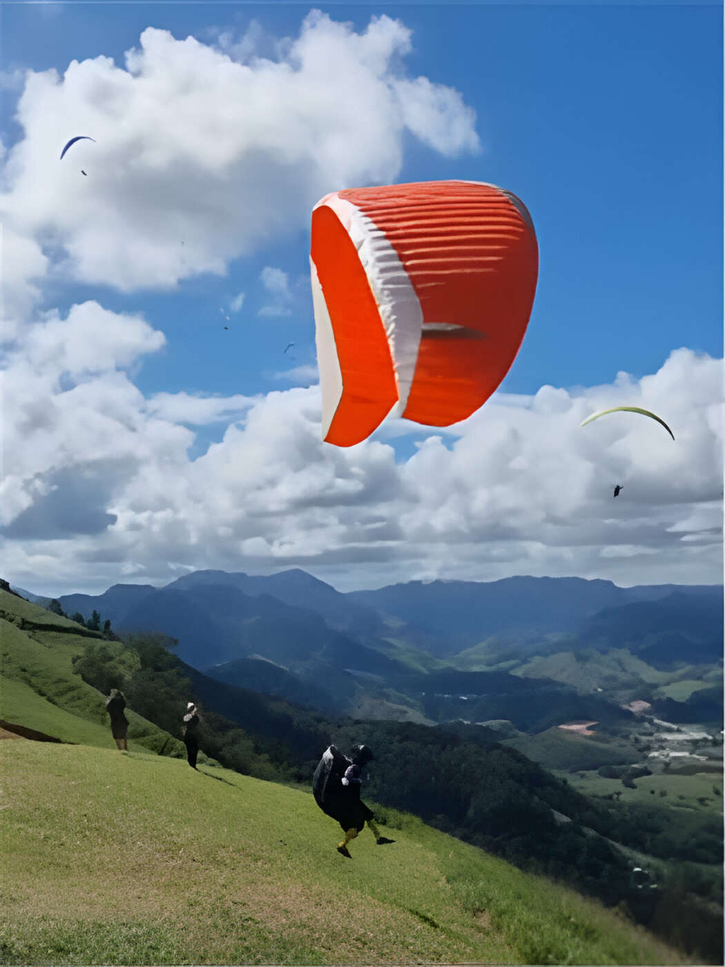 Alfredo Chaves recebe 1ª etapa do Campeonato Brasileiro de Parapente