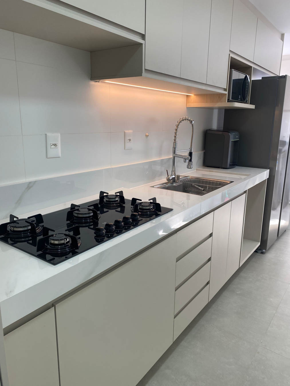 MB Pia cozinha revista sou guarapari