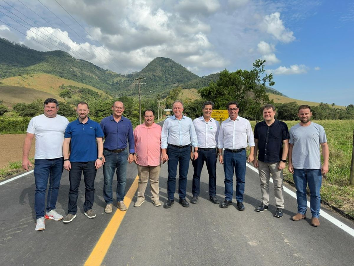 Comunidades de Anchieta são beneficiadas com revitalização de estrada no Programa Caminhos do Campo