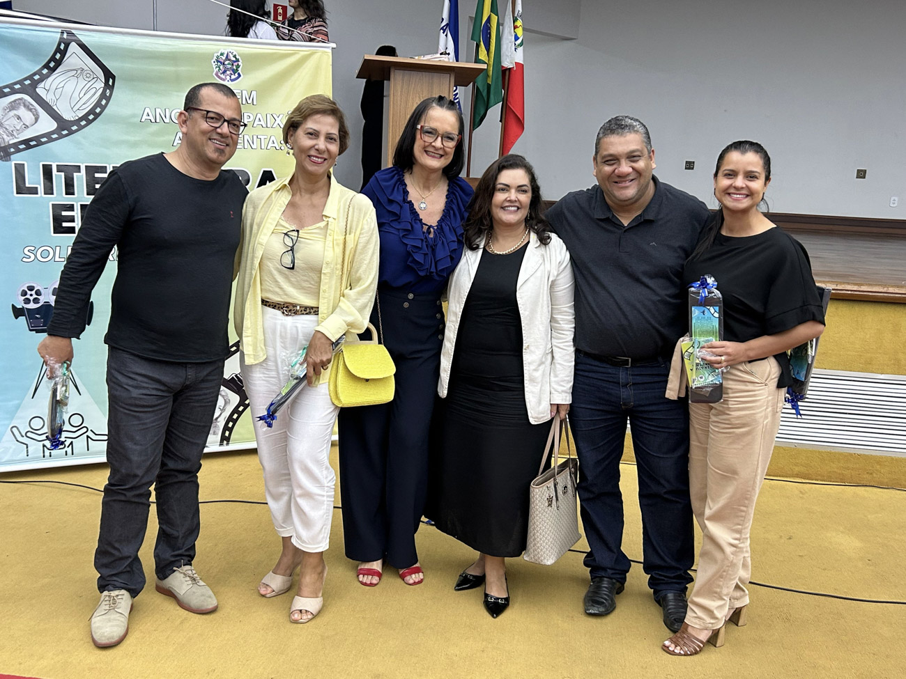 Jurados com a Diretora Tania Marcia e a Vice Prefeita Tatiana Perim