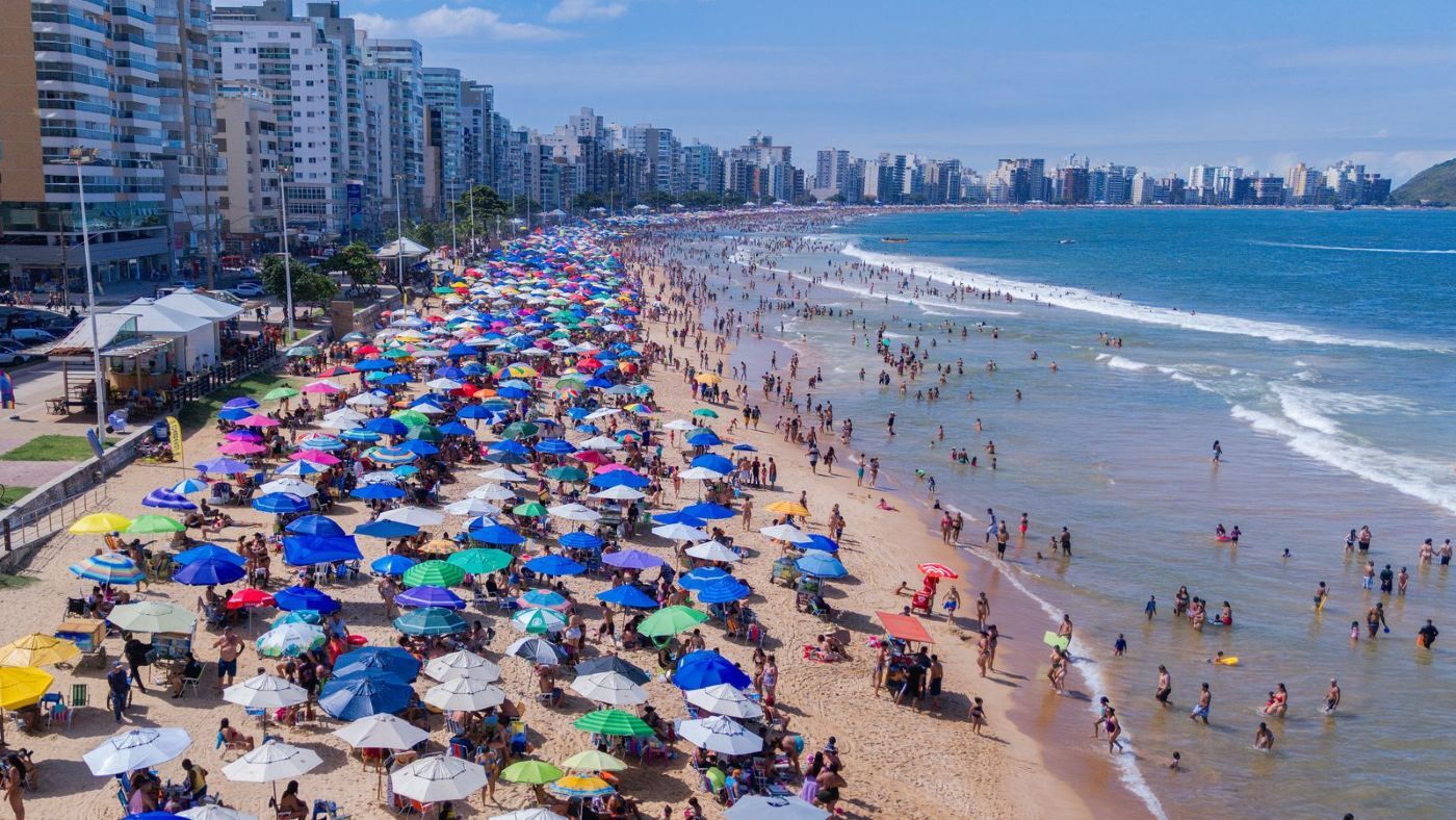 Prefeitura de Guarapari sanciona lei sobre taxa de excursão e deve detalhar regras em até 60 dias 1 praia cheia turismo guarapari