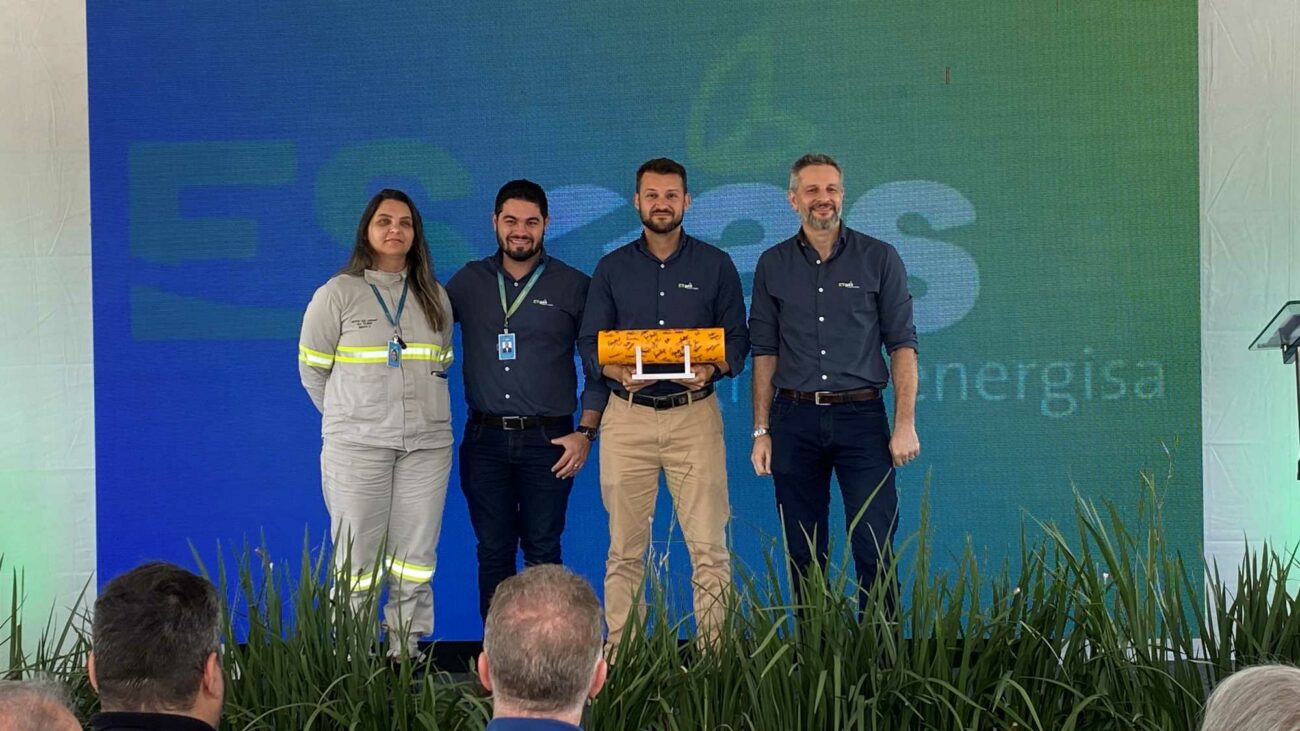 Funcionarios da ES Gas homenageados representando equipe