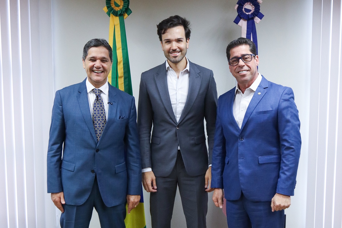 Investimento em ferrovias cria interlocução entre Espírito Santo e Minas Gerais 1 Ricardo Ferraco Tadeu Leite e Marcelo Santos. Foto Cid CostaGoverno do ES