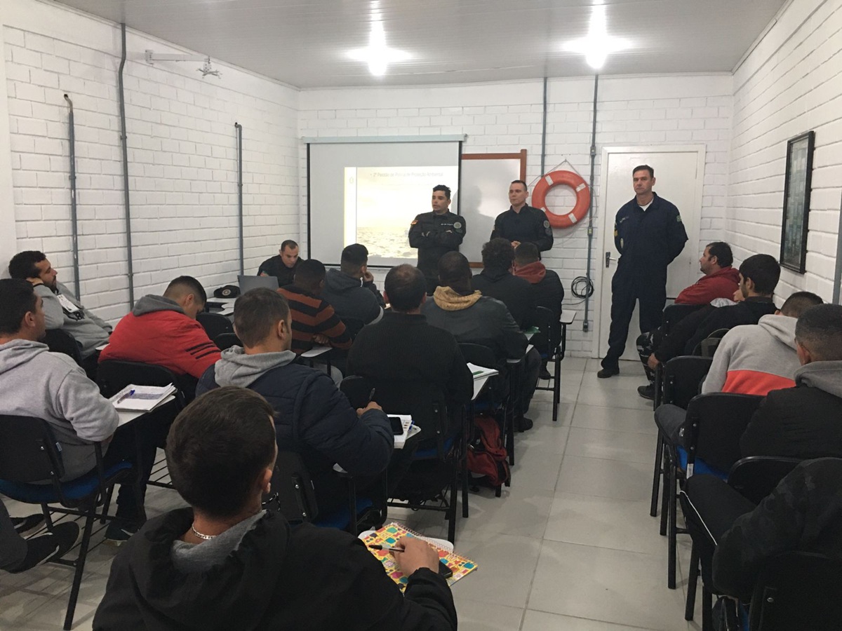 Inscrições abertas para curso gratuito da Marinha para pescadores em Guarapari