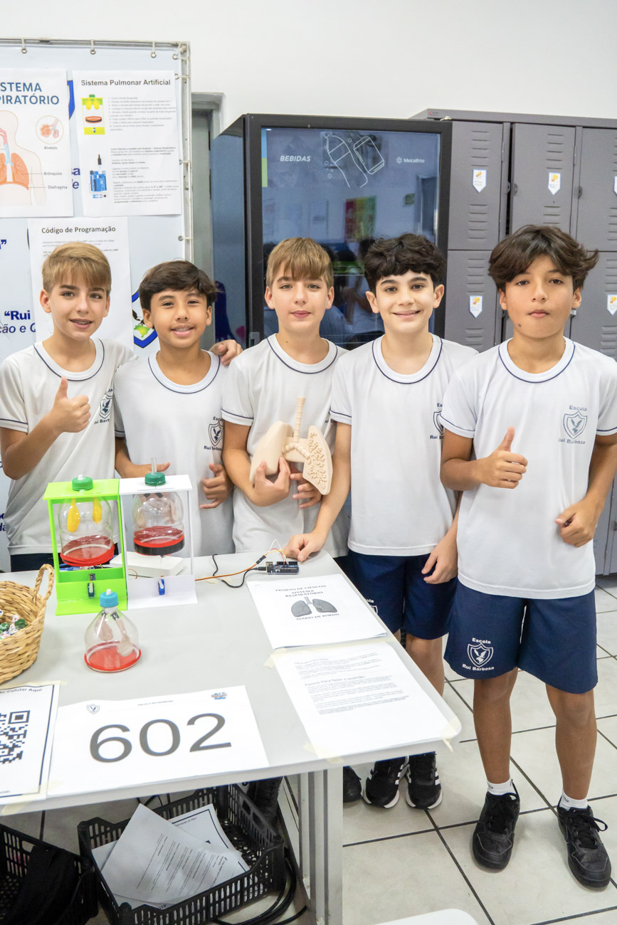 Criatividade e conhecimento marcam Feira de Ciências da Escola Rui Barbosa 5 Andre Caua Abrahao Pedro