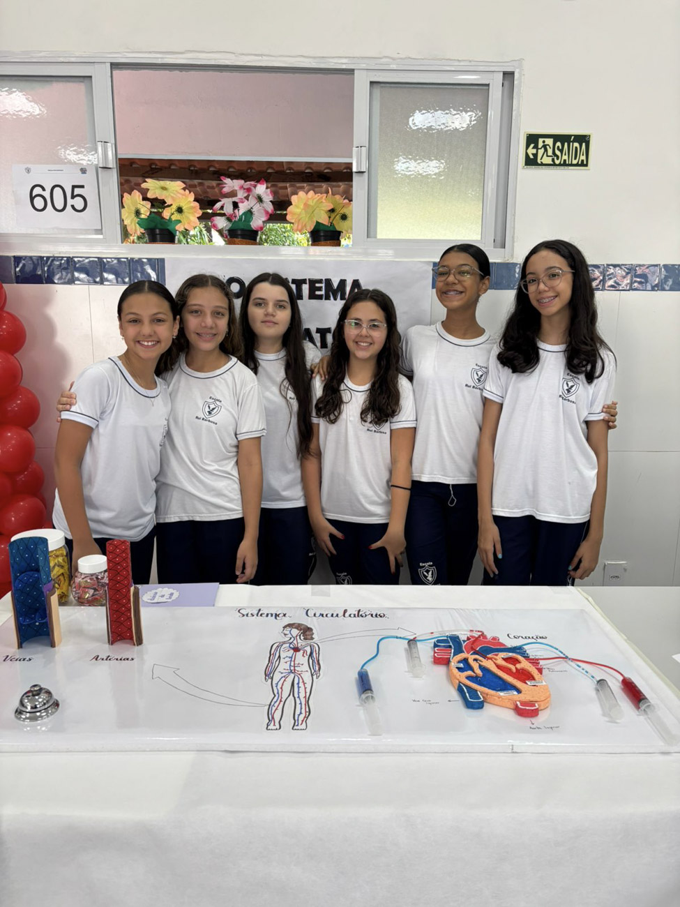 Criatividade e conhecimento marcam Feira de Ciências da Escola Rui Barbosa 6 Beatriz Cecilia Palaoro Gabriela Julia e Lara Mazzeli
