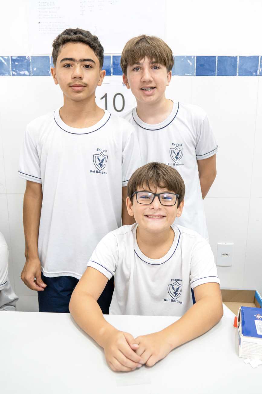 Criatividade e conhecimento marcam Feira de Ciências da Escola Rui Barbosa 7 Daniel Rebello Joao Pedro Santigo Joao Pedro