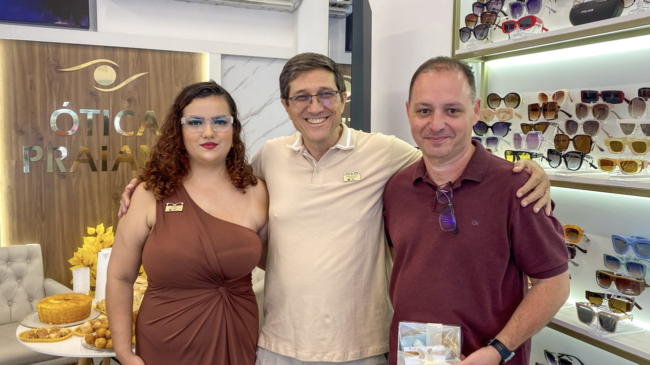 Exclusive: o nome e o conceito por trás da nova Ótica Praiana 7 Gabi e Alessandro com Luciano