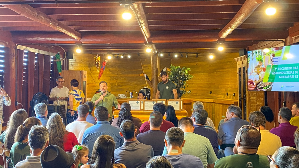 Encontro faz balanço e fortalece desenvolvimento das agroindústrias de Guarapari 1 Gabriel falando