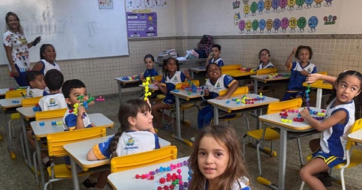 sala de aula guarapari - professor - alunos