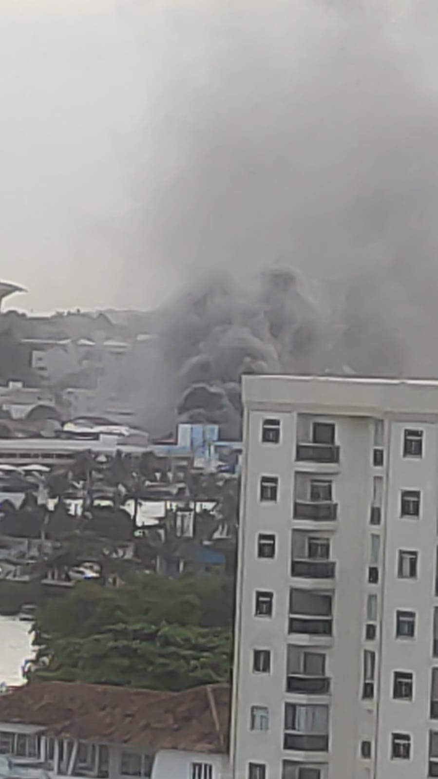 Guarapari: apenas prejuízo material; incêndio em fábrica de gelo não deixa feridos 2 WhatsApp Image 2025 12 09 at 17.32.27