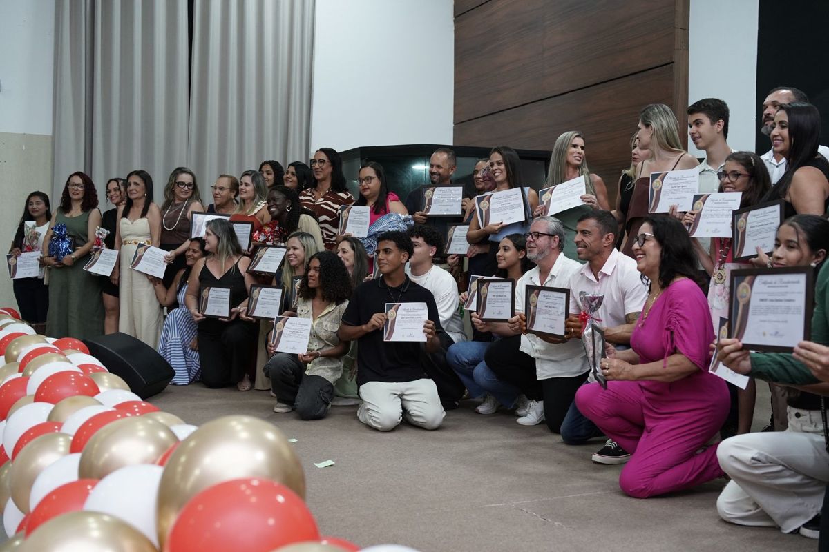 Prêmio "Destaque Semed" reconhece boas práticas na educação municipal de Guarapari 1 WhatsApp Image 2025 12 15 at 09.18.15 1