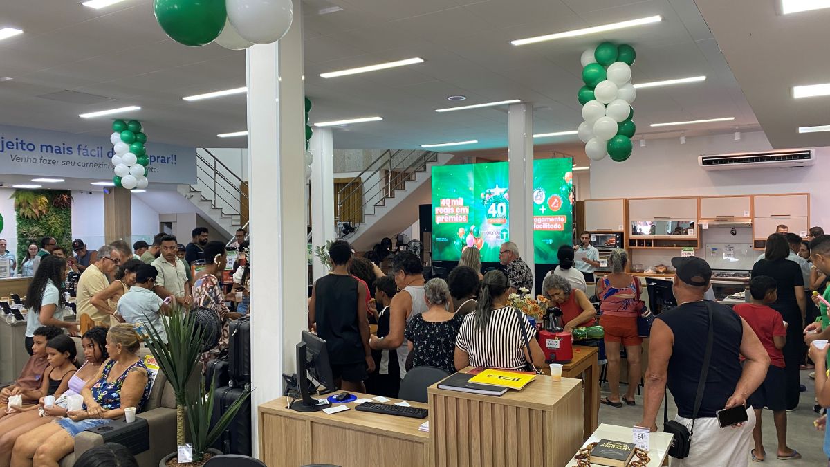 Magazin Grande Rio celebra 40 anos de história, tradição e compromisso com Guarapari 2 Clientes1