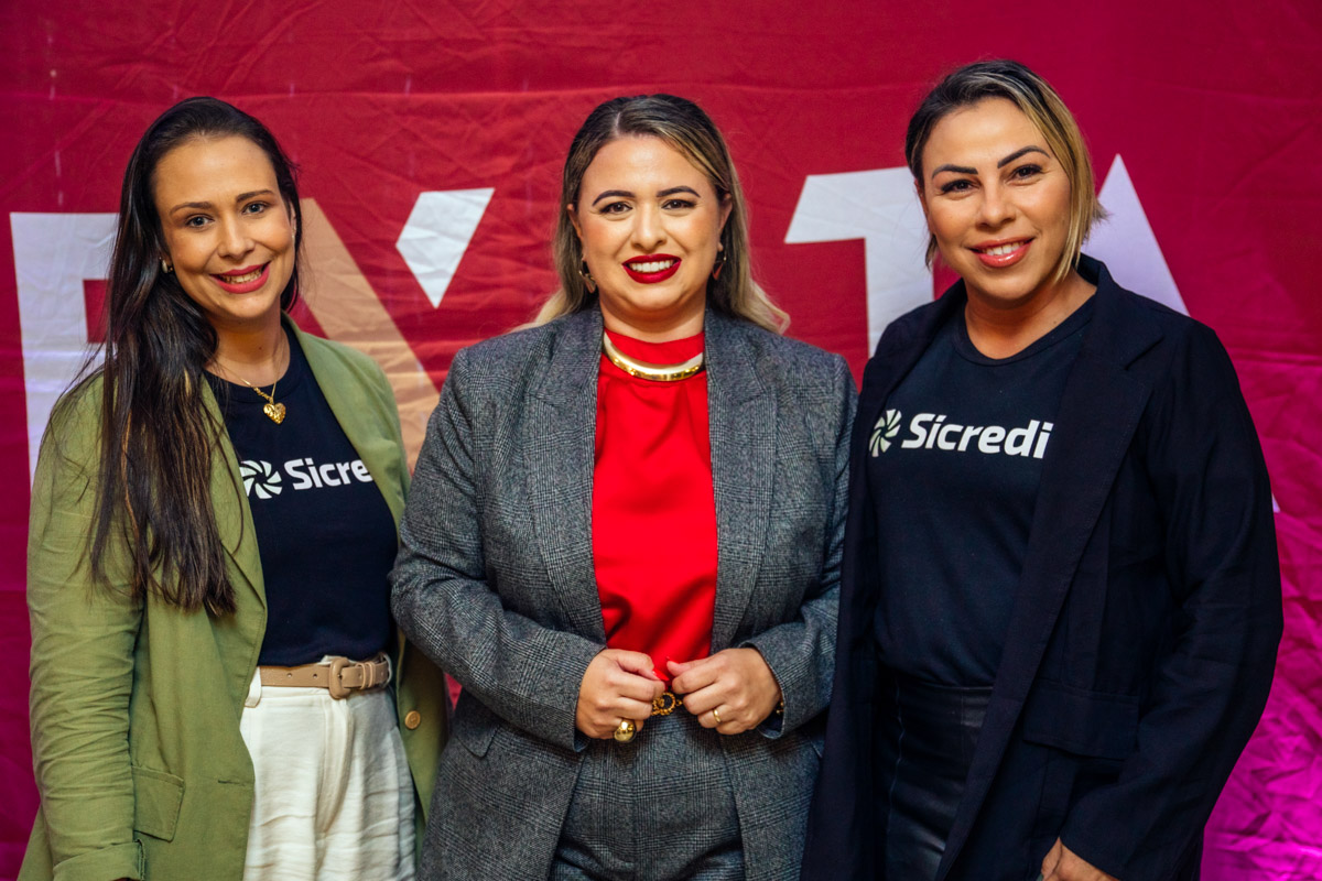 Exata Contabilidade: da obrigação à estratégia 6 Cris Nicomedes com Tiara e Derlane Sicredi