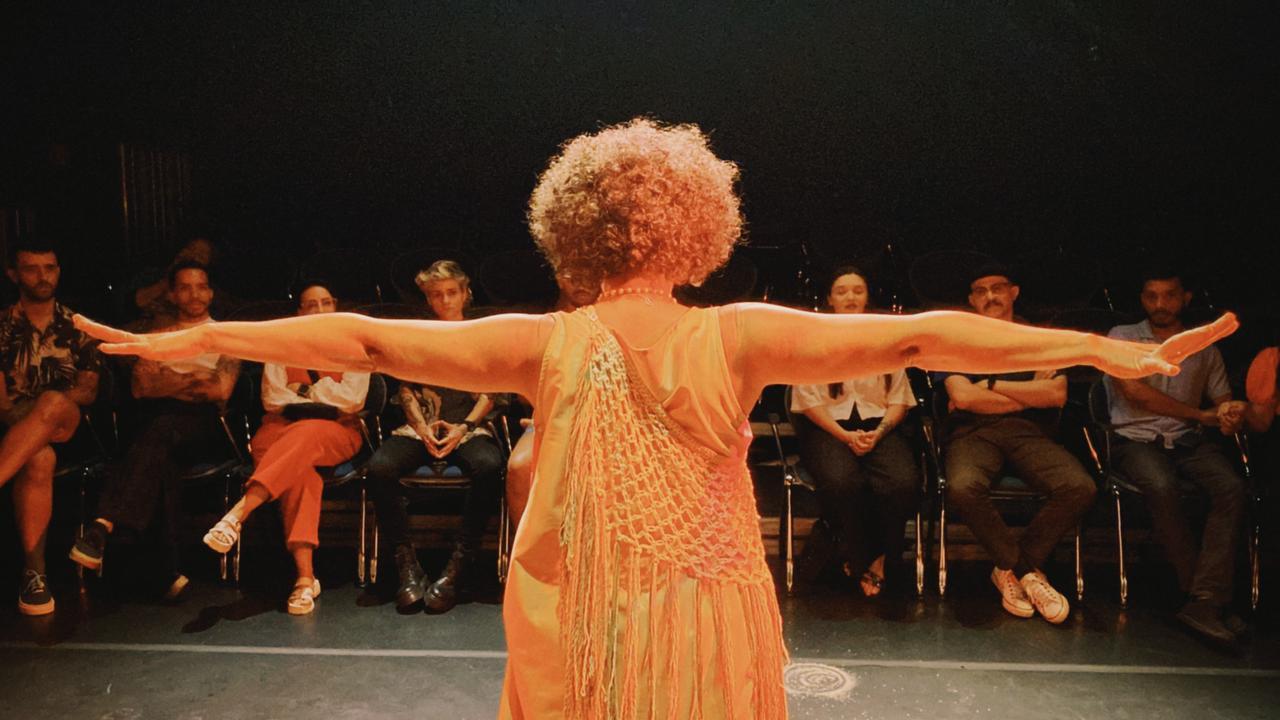 Teatro gratuito em Guarapari: Casa Sinestésica é palco do espetáculo "GIROS" 2 GIROS 2