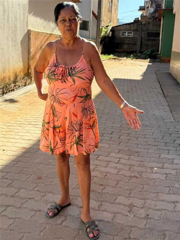 Moradores comemoram pavimentação em bairro de Alfredo Chaves 1 Janete Barbosa bairro macrina