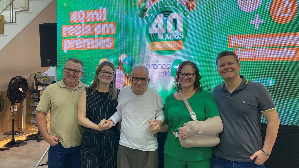Magazin Grande Rio celebra 40 anos de história, tradição e compromisso com Guarapari 7 Sr Narcizo e filhos1