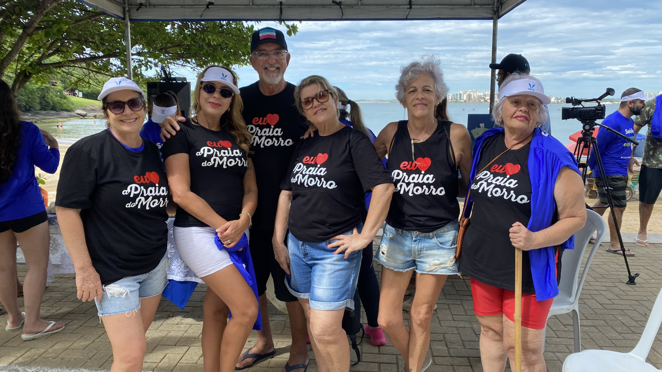 Ação do Hifa Guarapari distribui mil sacolinhas de lixo na Praia do Morro 7 Assoc Moradores Praia do Morro