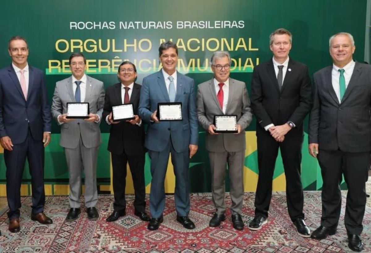 Ferraço é homenageado e reconhecido por atuação estratégica no setor de rochas naturais 2 WhatsApp Image 2026 02 11 at 17.54.42