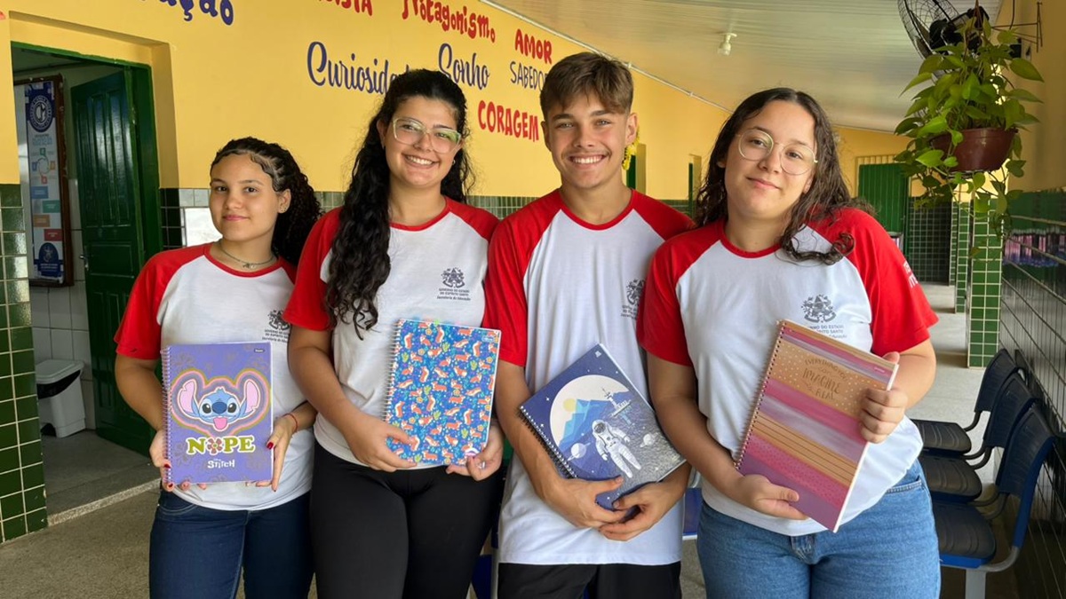 Escola de Alfredo Chaves ganha centro de idiomas com vagas para inglês de graça 1 aula de ingles rede estadual de Alfredo Chaves