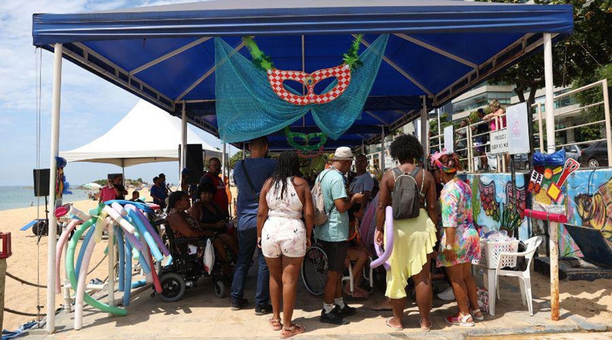É Carnaval! Projeto Praia Legal em Vila Velha promove banho de mar à fantasia 1 praia legal VV
