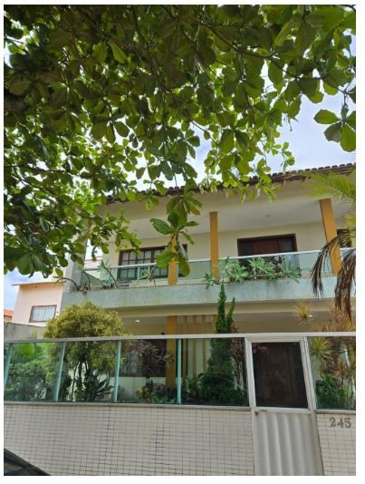 LEILÃO CASA 360M² POSSUI 4 QUARTOS, DOIS ANDARES, ÁREA EXTERNA PARA CHURRASCO NOS FUNDOS, TOMADA PARA CARROS ELÉTRICOS, PISCINA, ÁREA FRONTAL COM JARDIM – RUA GETÚLIO COUTINHO, N° 245 – ENSEADA AZUL – GUARAPARI – ES