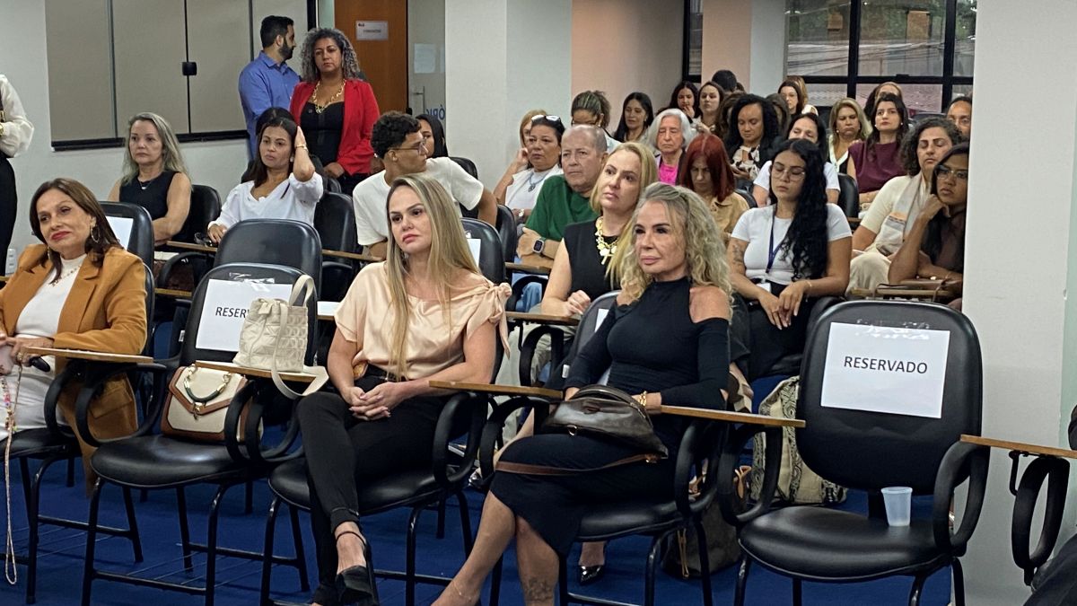 “Liderança feminina e os desafios de ocupar espaços de poder” é tema de evento na sede da OAB Guarapari 5 Francini Moreschi e Angela Celestino de Oliveira