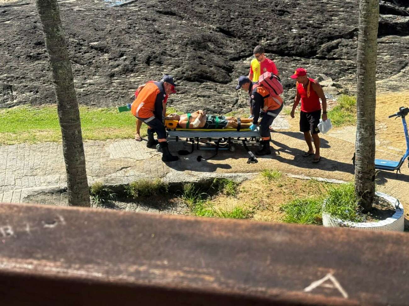 Guarapari: idoso cai de mirante após guarda-corpo ceder na Praia dos Namorados 2 WhatsApp Image 2026 03 06 at 16.22.26