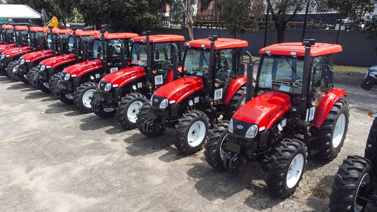 Governo do ES faz entrega de máquinas e equipamentos agrícolas a municípios 1 maq agricolas gov es