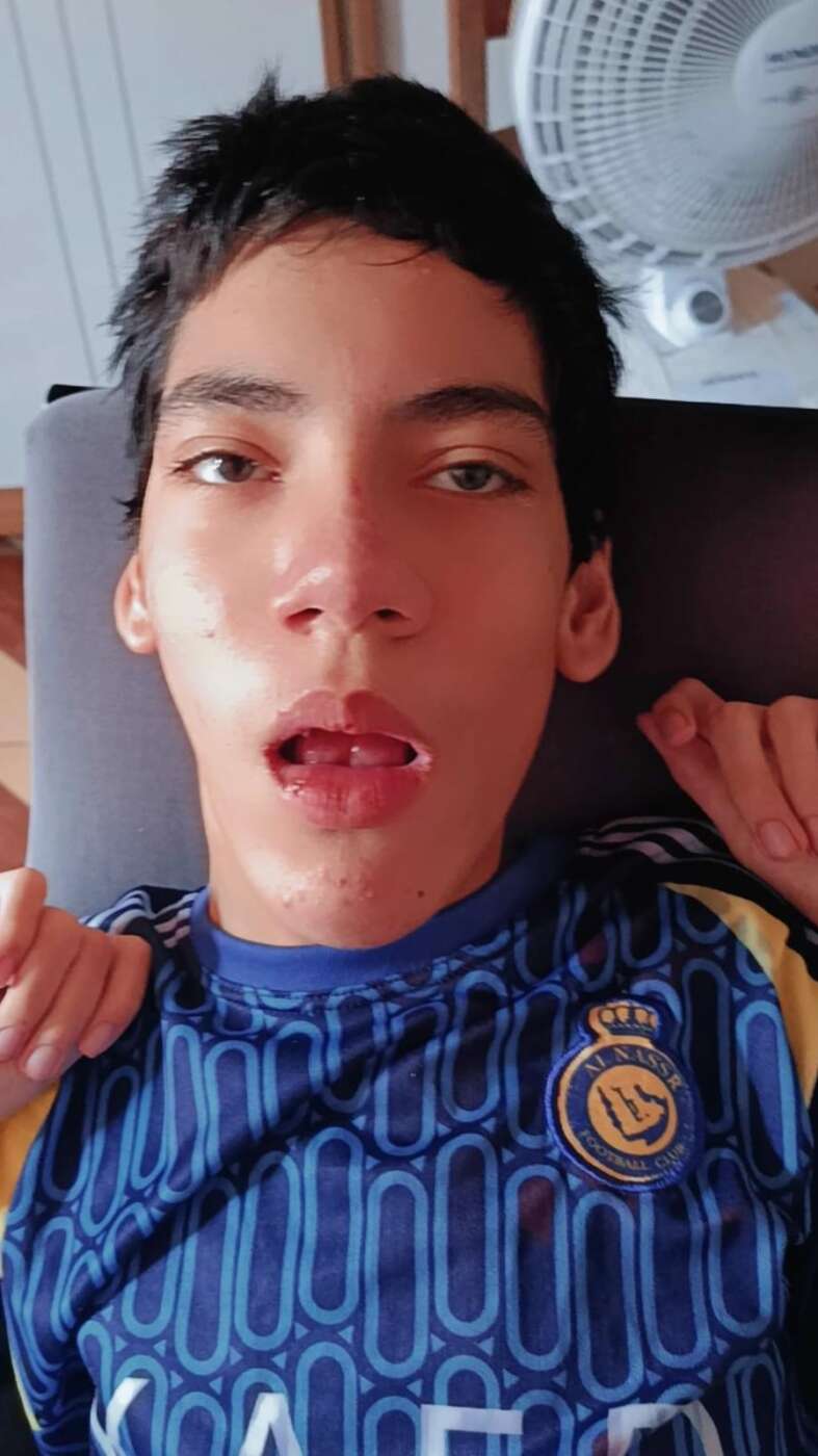 Guarapari: adolescente com paralisia cerebral precisa de cadeira de rodas e família pede ajuda 1 gabriel 1