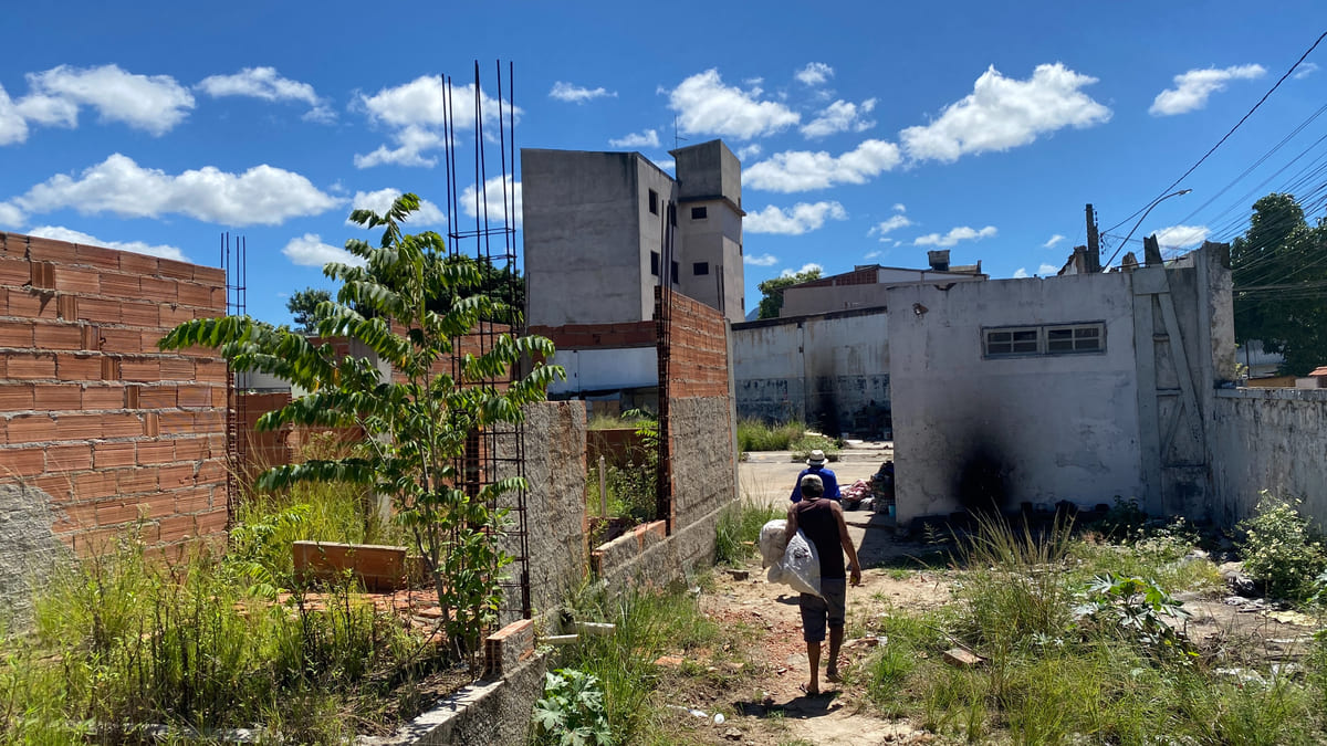 Ocupação em obra paralisada na antiga rodoviária de Guarapari preocupa moradores 3 obras rodoviaria guarapari 1