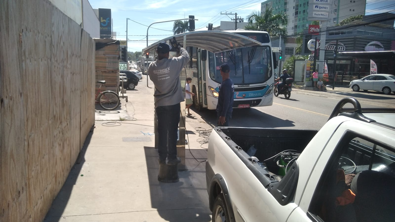 Investimento de quase R$ 270 mil: Guarapari instala novos abrigos de ônibus 2 pontos de onibus em Guarapari 2