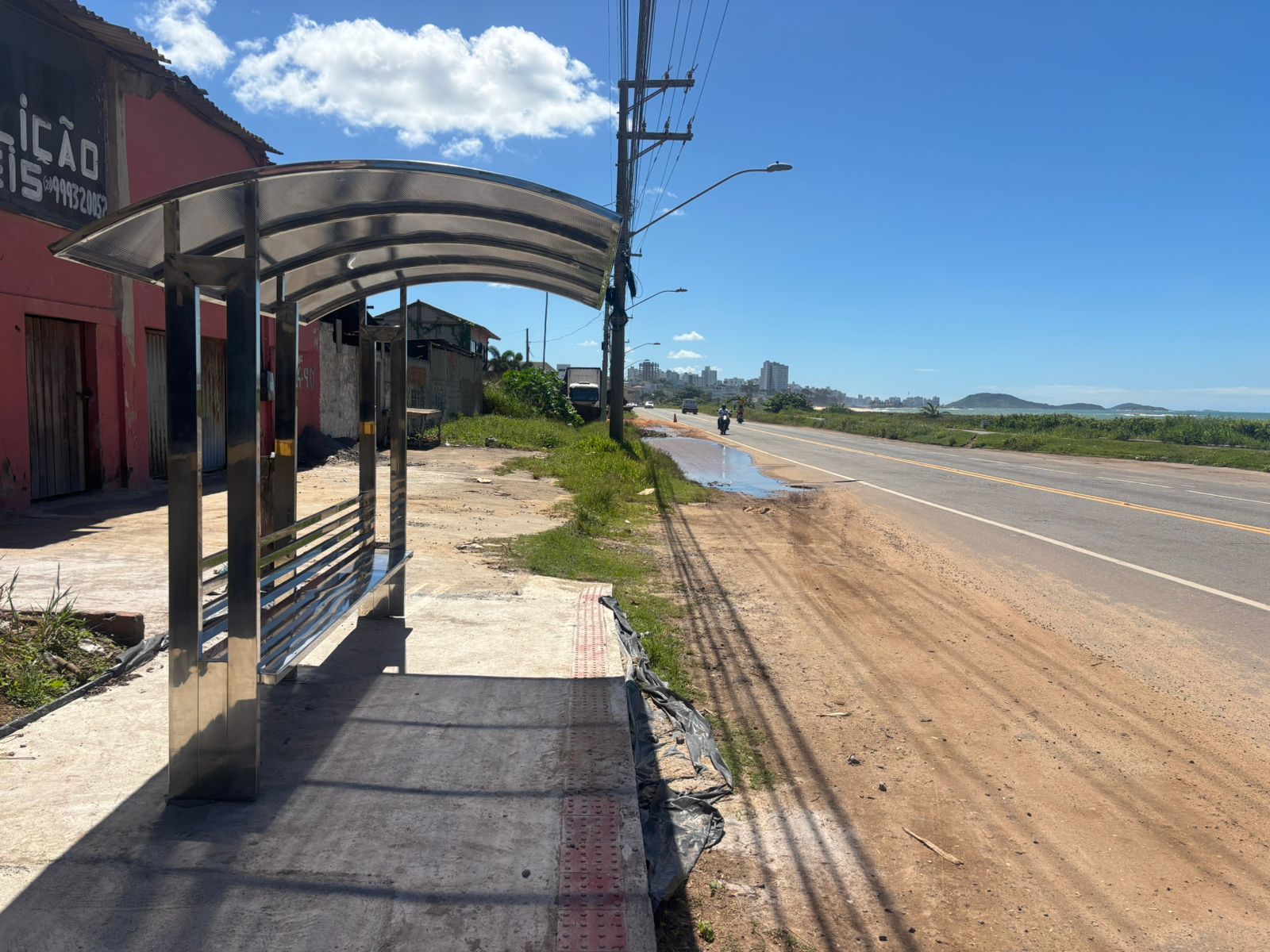 Investimento de quase R$ 270 mil: Guarapari instala novos abrigos de ônibus 3 pontos de onibus em Guarapari 4