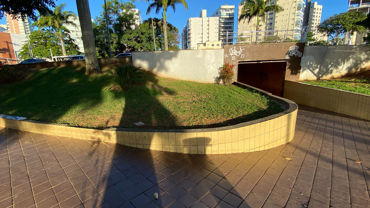 Praça de Guarapari enfrenta abandono prolongado e aguarda promessa de revitalização 9 praca philomeno pereira ribeiro 1