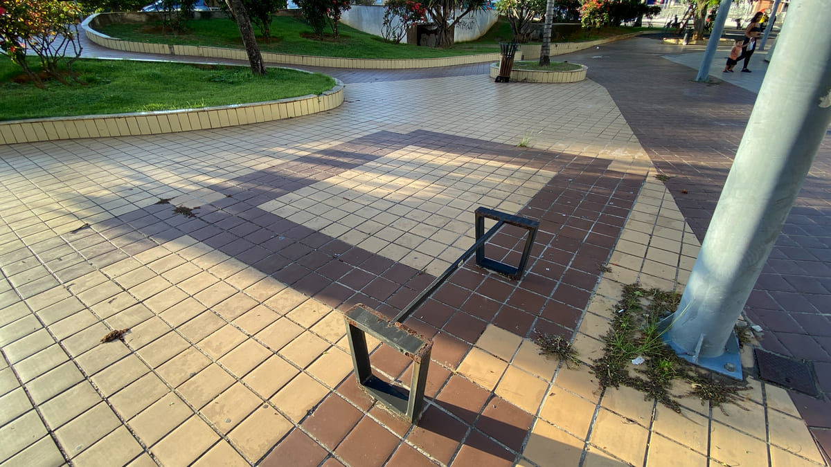 Praça de Guarapari enfrenta abandono prolongado e aguarda promessa de revitalização 7 praca philomeno pereira ribeiro 7