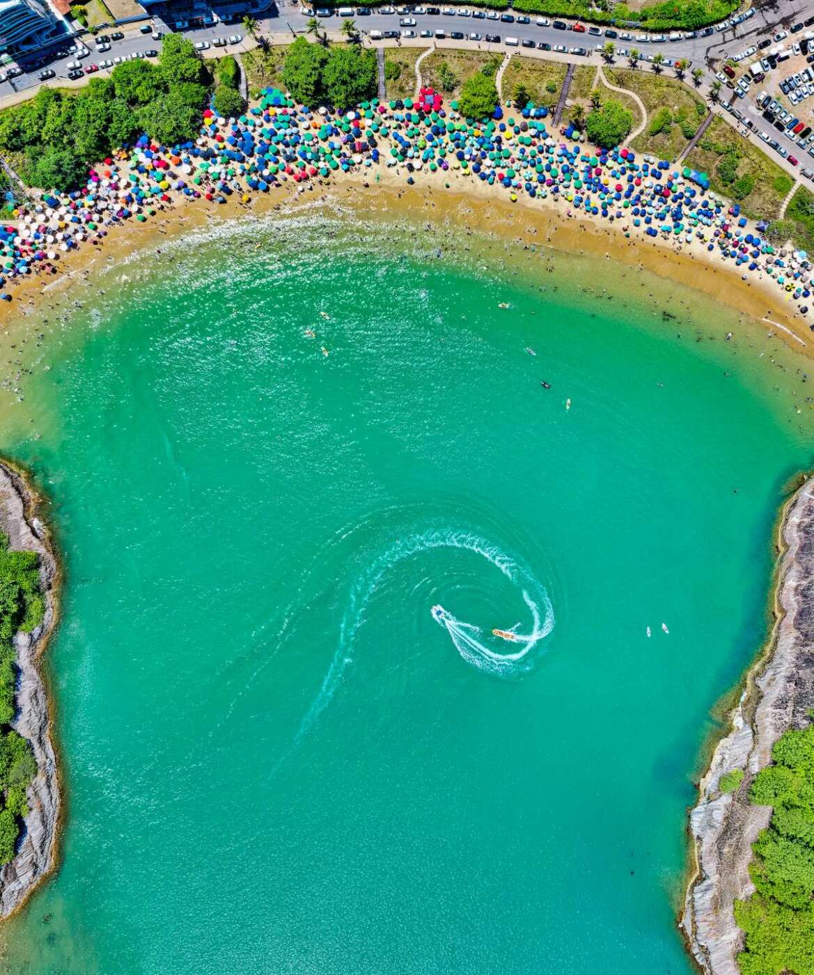 Coluna Marcelo Moryan: Guarapari: o turismo aprende a respirar 1 Praia da Bacutia Enseada Azul
